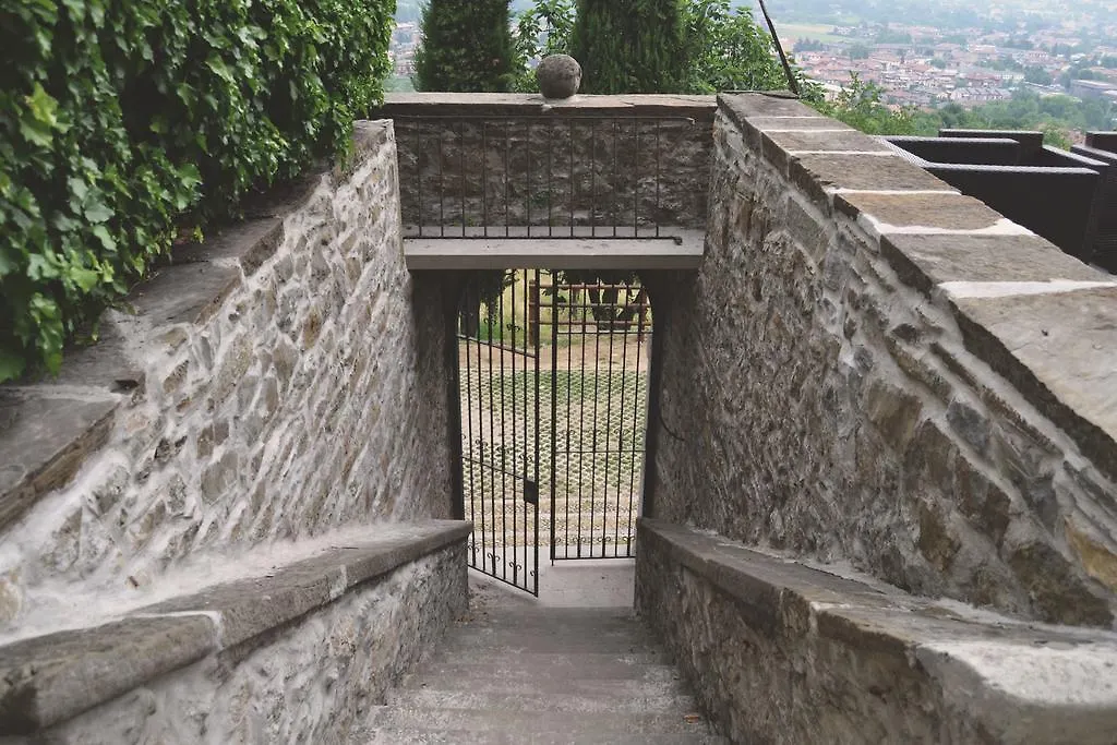 B&B Dimora Delle Donnole Bergamo Alta Alojamento de Acomodação e Pequeno-almoço